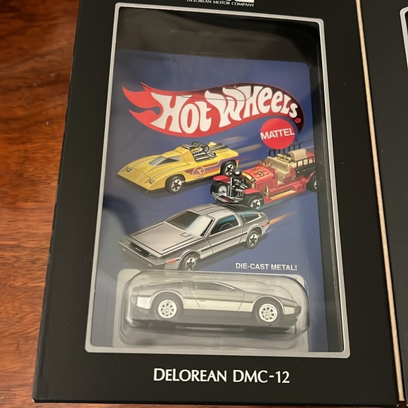 HOT WHEELS DELOREAN DMC -12 CAR COLLECTIBLE - Picture 8 of 9